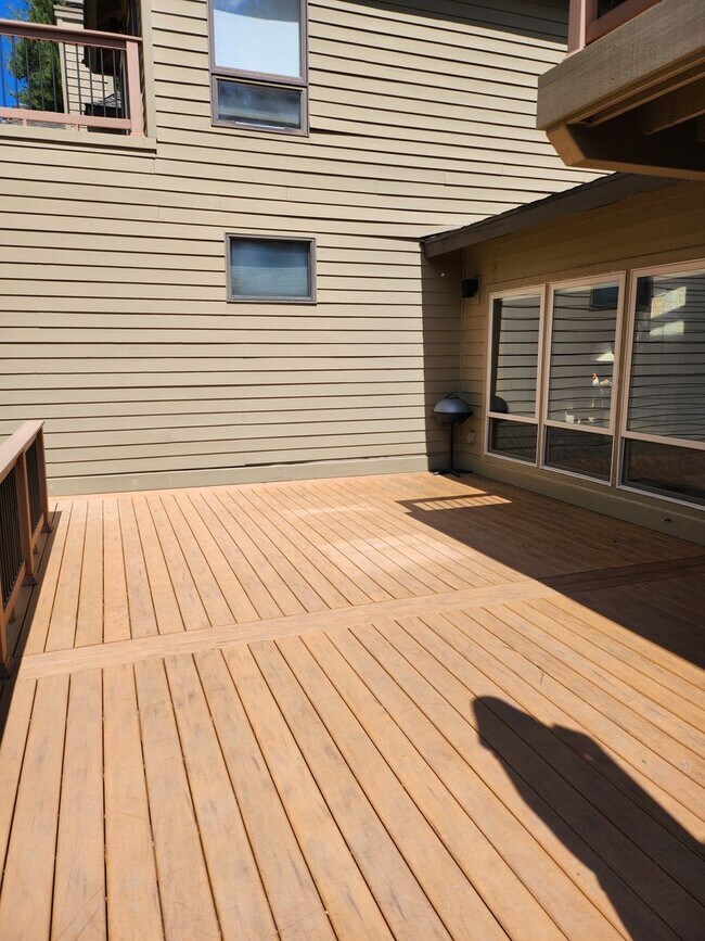 Building Photo - River Village Condominium Unit #8 - Riverf...