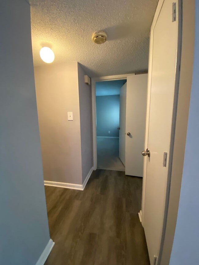 Building Photo - 611 Pine Ridge Pl