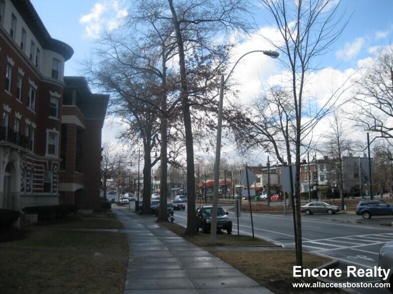 Building Photo - 1589 Beacon St