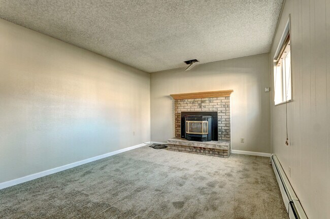 Building Photo - Charming Cul-De-Sac Home Near Downtown Castle Rock. Fantastic Fenced Backyard!