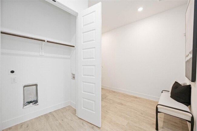 Building Photo - 5322 Rue