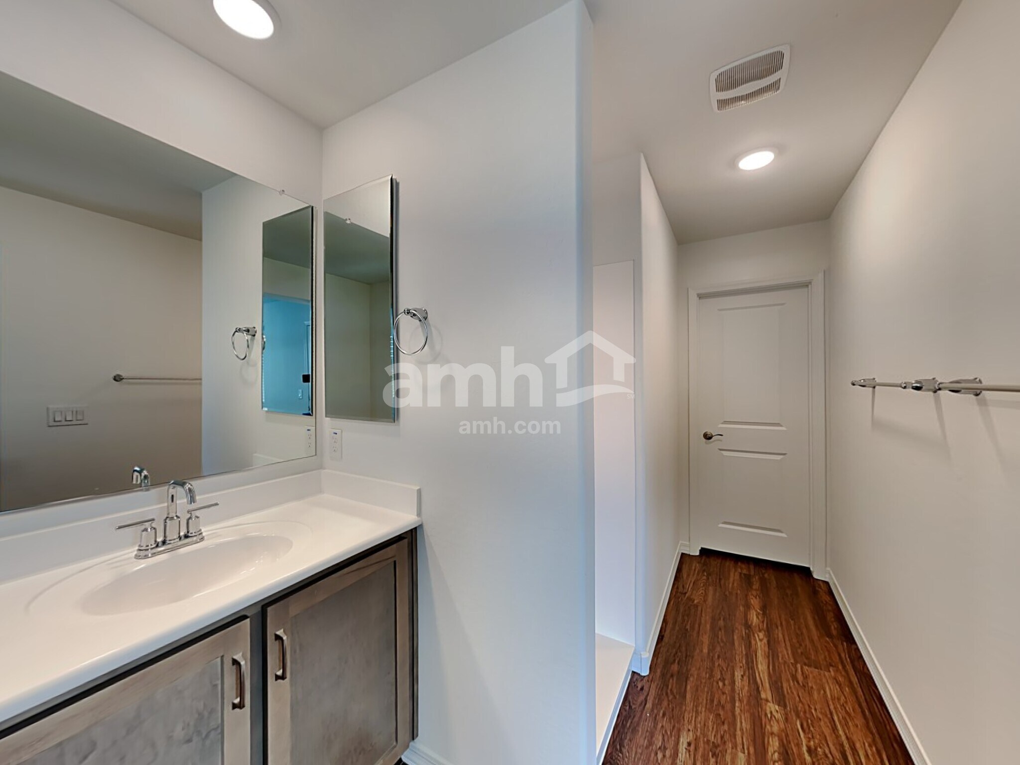 Building Photo - 897 S 150th Dr