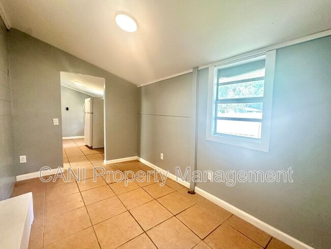 Building Photo - 2437 S Mills Ave