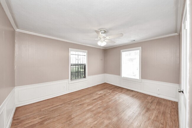 Building Photo - 7722 Elm St
