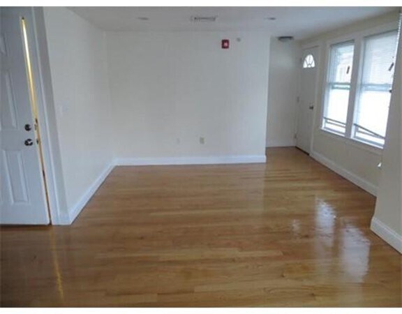 Building Photo - 4 Ropes St