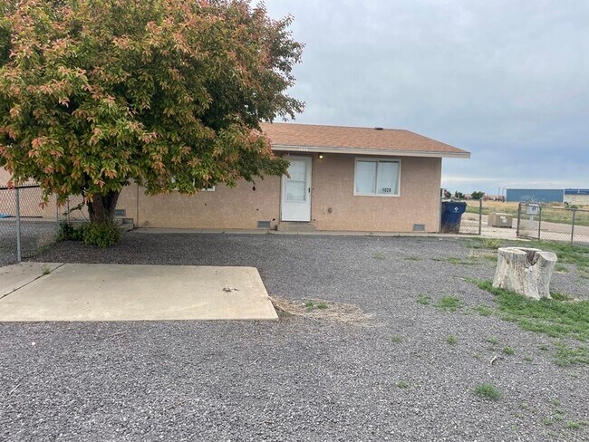 Building Photo - 1028 E Mallon Dr