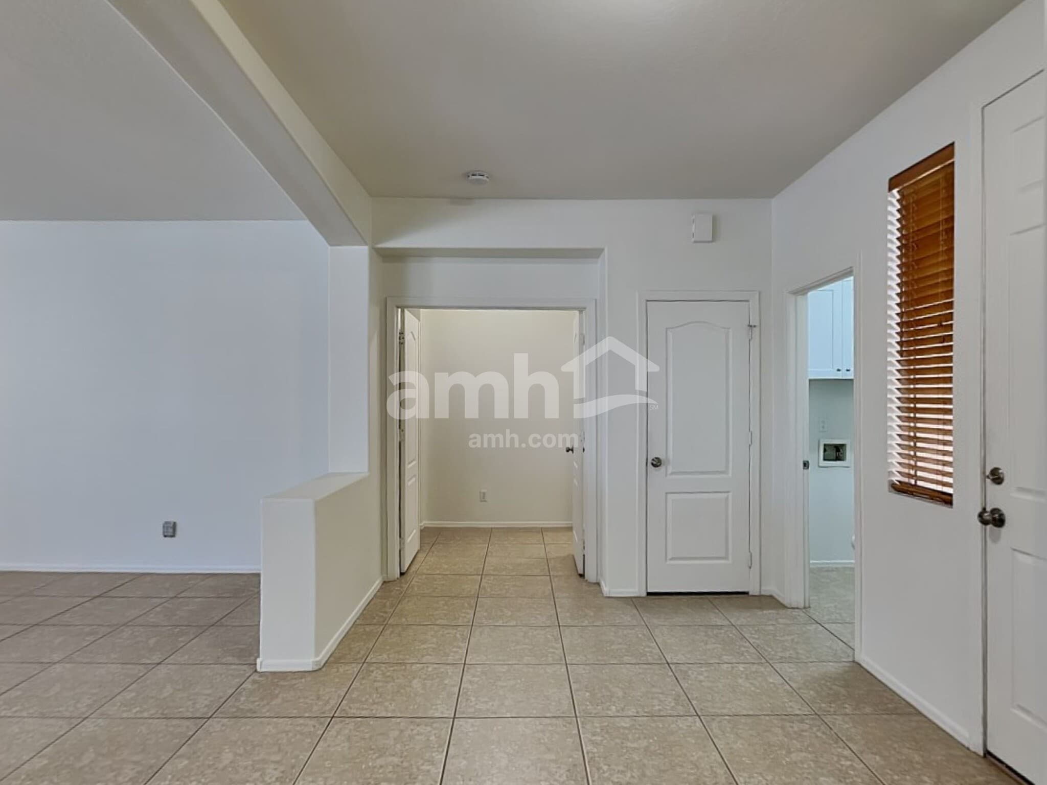 Building Photo - 3443 E Santa Fe Ln