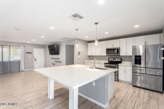 Building Photo - 3526 W Seldon Ln