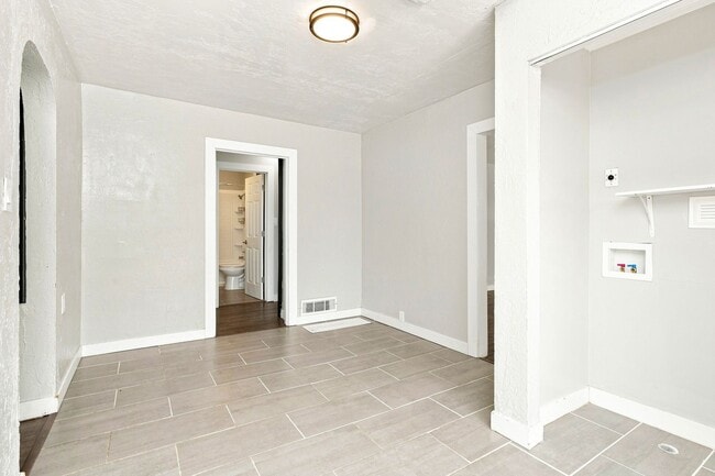 Building Photo - 432 W 2300 N