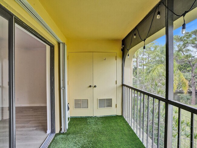 Building Photo - 930 SW 9th St Cir