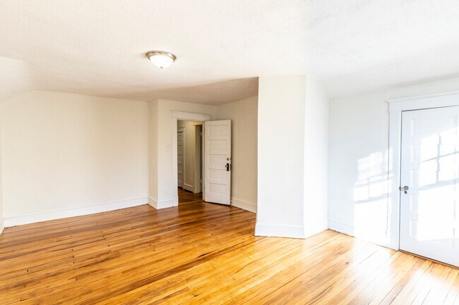 Building Photo - 213 Todd Ave