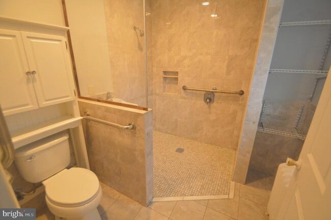 Building Photo - 322 Jones Ave