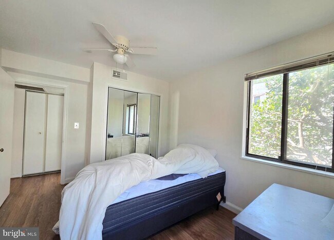 Building Photo - 3821 Davis Pl NW