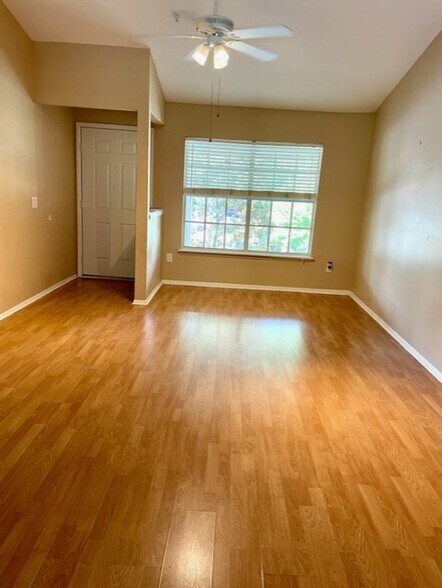 Building Photo - 124 Reserve Cir
