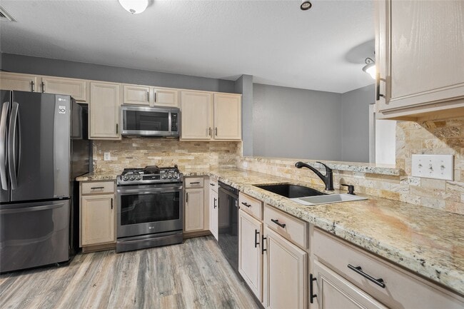 Building Photo - 9331 Carmalee St