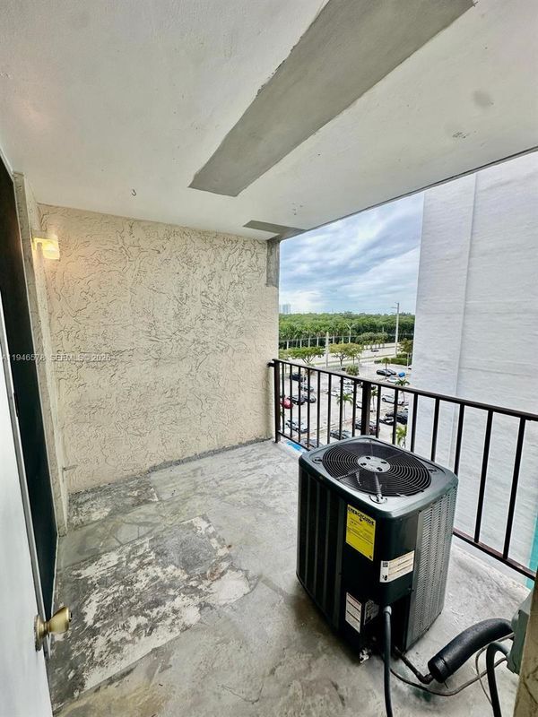 Building Photo - 2903 N Miami Beach Blvd