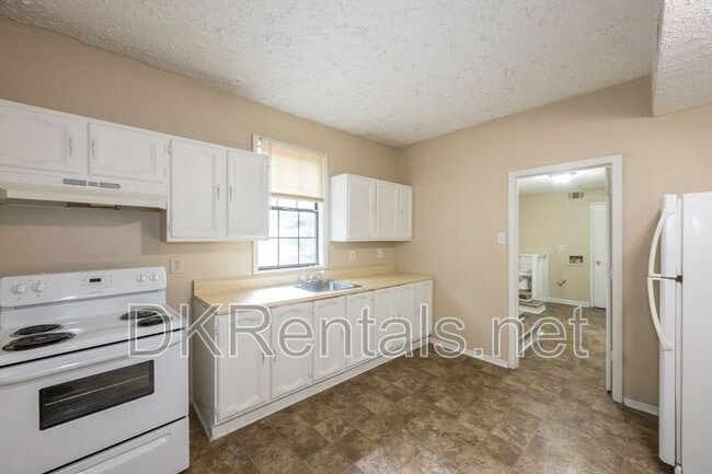 Building Photo - 3038 Courtney Dr