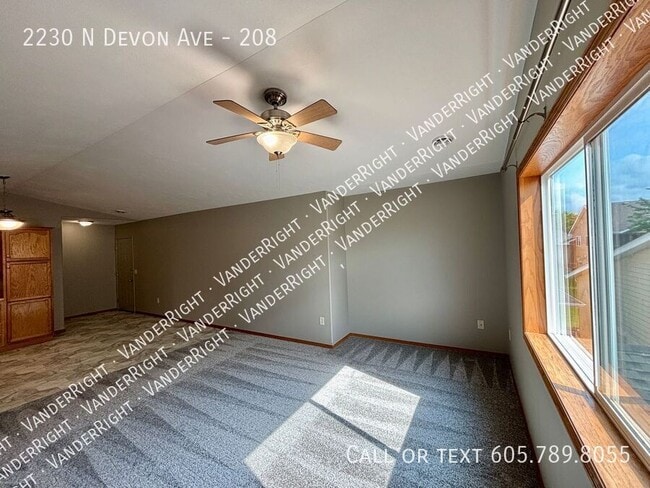Building Photo - 2230 Devon Ave