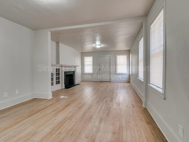 Building Photo - 943 East Dr