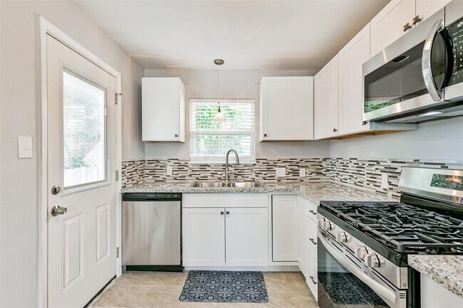 Building Photo - 812 38th St