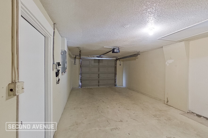 Building Photo - 11725 Meadow Dr
