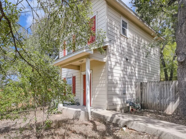 Building Photo - 1200 Perez St
