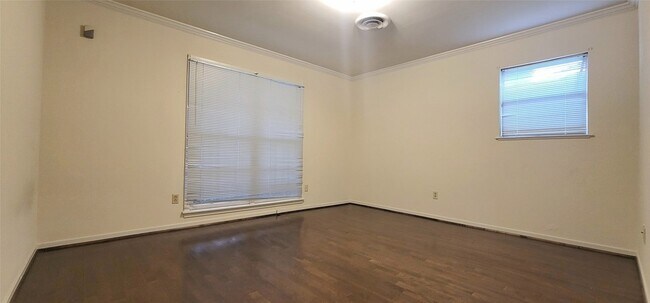 Building Photo - 5624 Woodway Dr