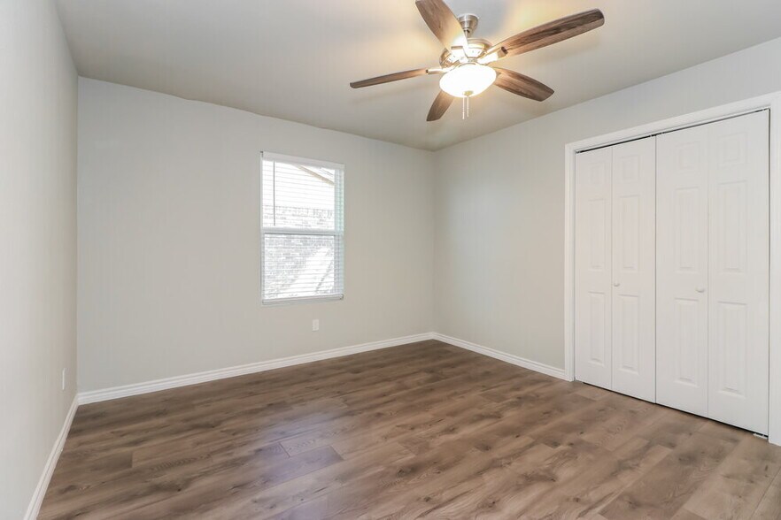 Building Photo - 3300 Chalmette Ct