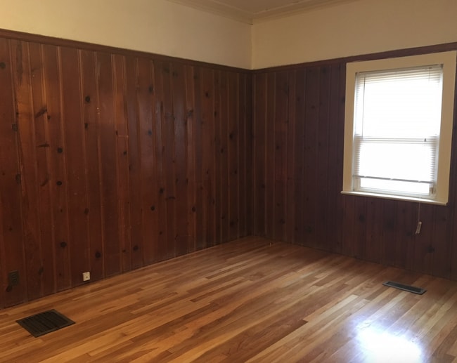 Building Photo - 4 Bedroom Single Family Home in West Haven