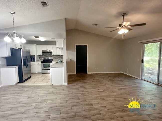 Building Photo - Open layout 3 Bedroom home in Navarre!