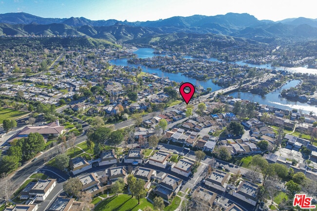 Building Photo - 2830 Lakeridge Ln