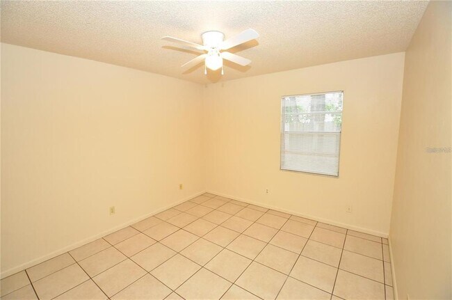 Building Photo - 1428 E Fern Rd
