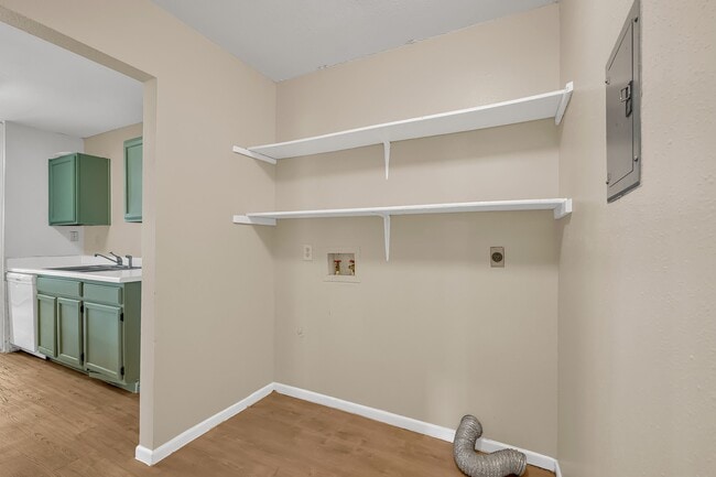 Building Photo - 1325 Bayou Dr