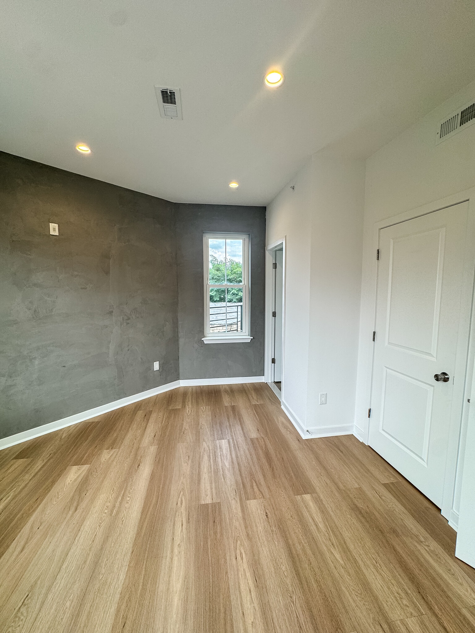 Building Photo - 2539 Grays Ferry Ave