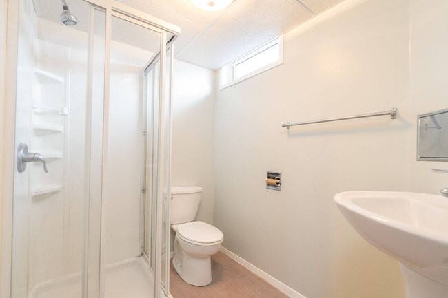 Building Photo - Single family home near CMR High School and Valley View Elementary School in Great Falls.