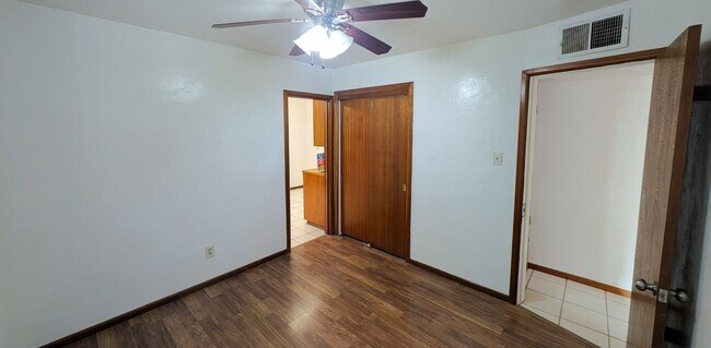 Building Photo - Less Than 1 Mile to ASU! 3 Bed / 2 Bath with Bonus room that can be an office or 4th bedroom!
