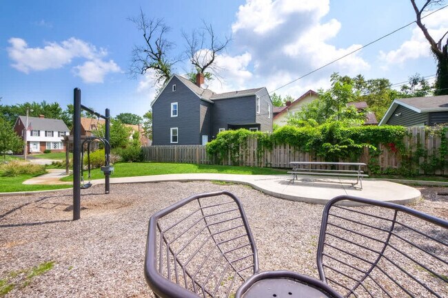 Building Photo - 3582 Silsby Rd