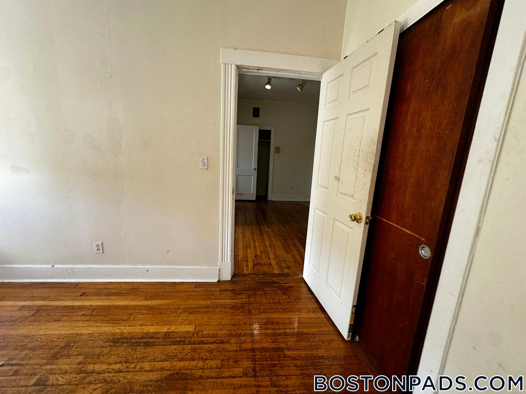 Building Photo - 126 Warren St