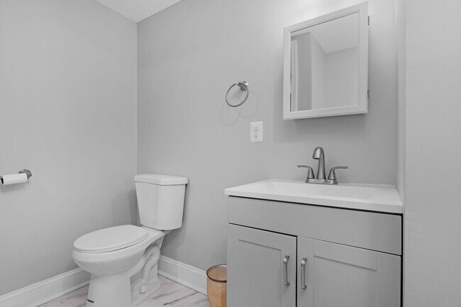 Building Photo - 4923 Lasalle Ave