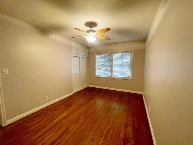 Building Photo - Beautiful Apartment in Small Duplex