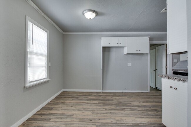 Building Photo - Remodeled 3-Bedroom Home with Spacious Patio & Deck!