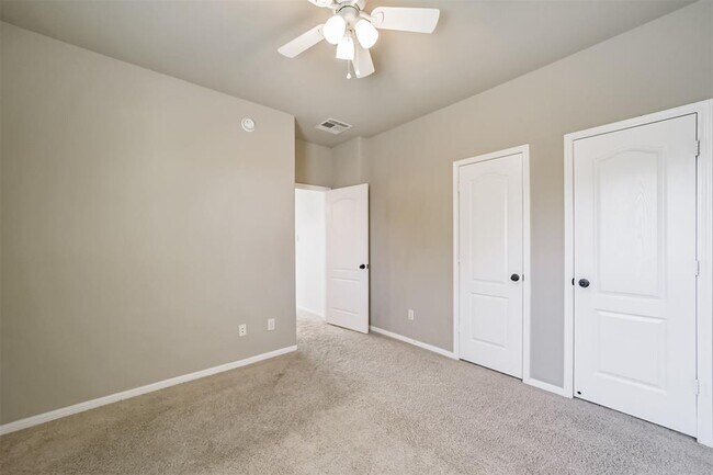Building Photo - 6207 Holly Oaks Court