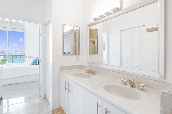 Building Photo - 7900 Harbor Island Dr