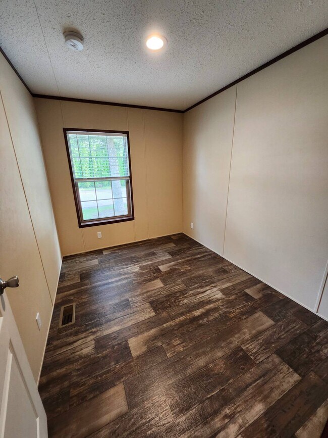 Building Photo - 402 Dorset Ln