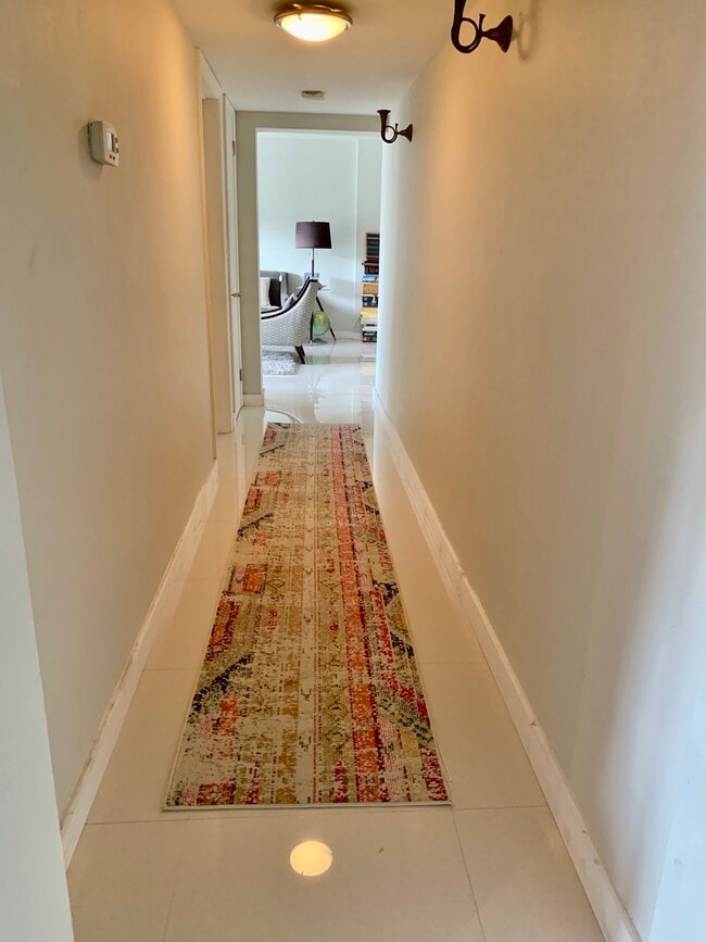 Hallway back to living room - 1100 N Shore Dr NE