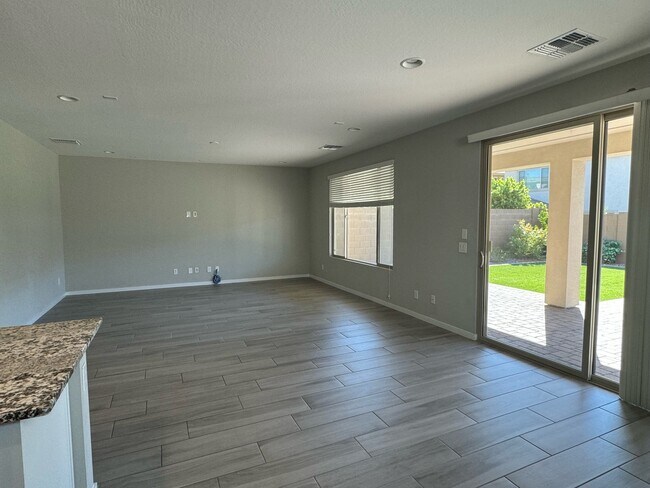 Building Photo - 3539 E Louise Dr
