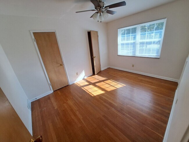 Primary Photo - 2827 Charing Rd