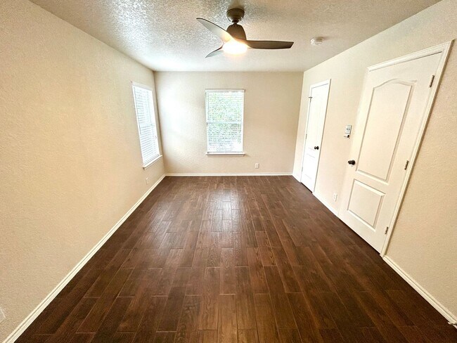 Building Photo - *MOVE IN SPECIAL* Beautiful 4-Bedroom Home Near UTSA & La Cantera! AVAILABLE NOW!