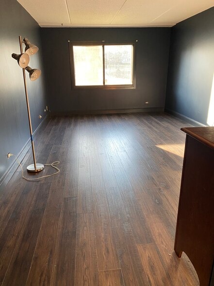 Building Photo - 917 Vose Dr