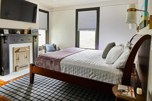 Building Photo - 1623 11th Pl S